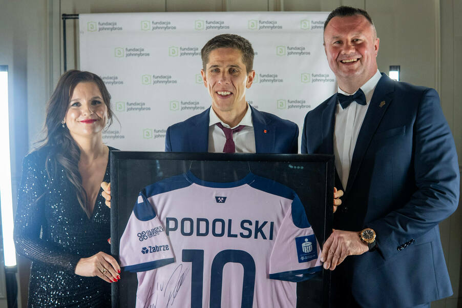 lukas podolski jersey auction